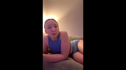 Snapshot of vickyparkerxx chatting on 05/31/26, 04:20 Vicky Parker online show from 05/31/26, 04:20