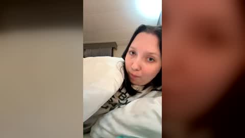 Snapshot of vickyparkerxx chatting on 08/03/26, 04:55 Vicky Parker online show from 08/03/26, 04:55
