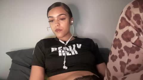 Snapshot of vickyyyx chatting on 02/01/25, 03:41 Goddess Victory online show from 02/01/25, 03:41