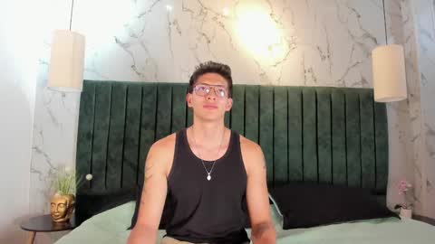 Victor Oliveira online show from 03/27/26, 07:46