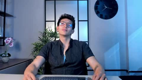 Victor Oliveira online show from 04/09/26, 07:41