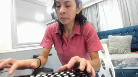 Snapshot of victoria__grey_ chatting on 04/29/26, 08:04 Victoria grey online show from 04/29/26, 08:04