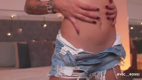 Snapshot of victoria__rossi chatting on 09/23/25, 01:58 online show from 09/23/25, 01:58