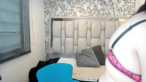  V I C T O R I A   online show from 01/14/26, 12:00