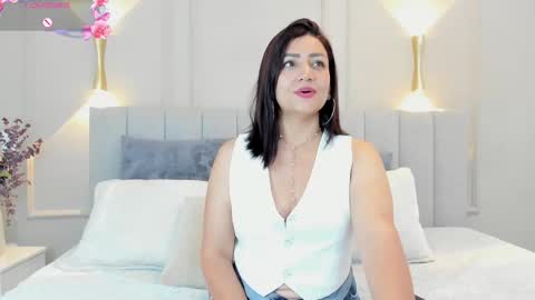 victoria  online show from 10/08/25, 07:11