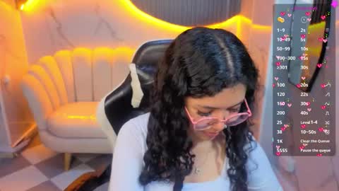 victoria_castillo_b online show from 02/25/26, 07:45