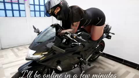 Victoria Collins online show from 04/11/26, 08:46