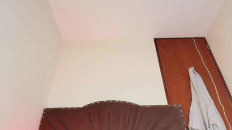 victoria online show from 10/27/25, 08:02