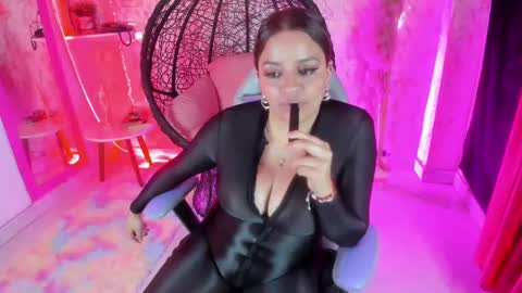 victoria_floyd1 online show from 02/25/25, 12:03