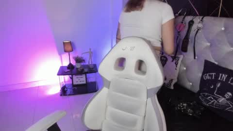 victoria_floyd1 online show from 04/10/26, 08:35