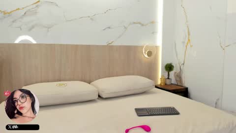 Snapshot of victoria_hokings chatting on 04/11/26, 11:25 Victoria H online show from 04/11/26, 11:25