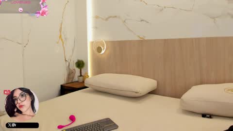 Snapshot of victoria_hokings chatting on 04/16/26, 12:28 Victoria H online show from 04/16/26, 12:28