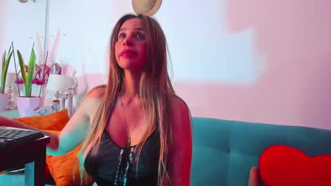 Snapshot of victoria_jhones chatting on 02/09/25, 05:01 Victoria online show from 02/09/25, 05:01