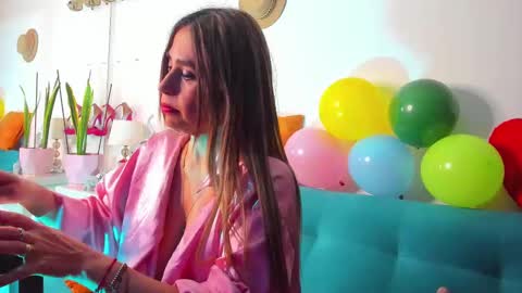 Snapshot of victoria_jhones chatting on 02/14/25, 10:58 Victoria online show from 02/14/25, 10:58