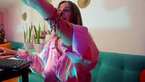 Snapshot of victoria_jhones chatting on 02/16/25, 02:32 Victoria online show from 02/16/25, 02:32