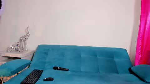 Snapshot of victoria_jhones chatting on 11/17/25, 05:08 Victoria online show from 11/17/25, 05:08