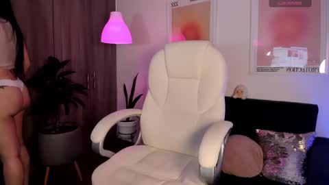 Snapshot of victoria_korss chatting on 02/25/25, 11:22 Victoria online show from 02/25/25, 11:22