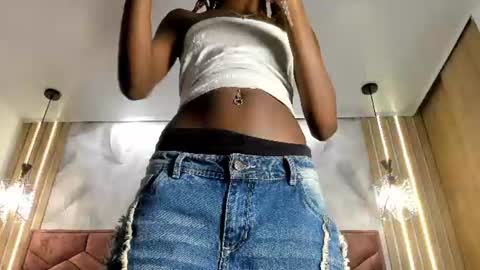 Snapshot of victoria_noir_18 chatting on 06/25/26, 03:17 Vicky online show from 06/25/26, 03:17