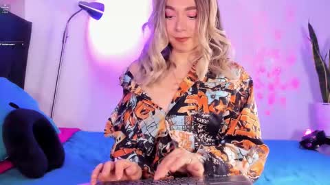 D A N I online show from 12/04/25, 12:09