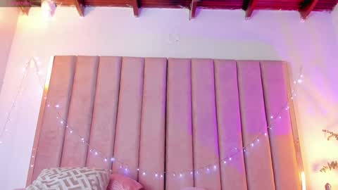 Snapshot of victoria_rash chatting on 01/22/25, 10:05 VICTORIA online show from 01/22/25, 10:05