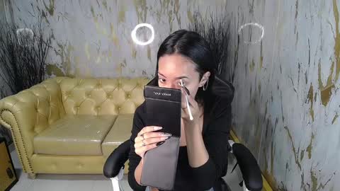 Snapshot of victoria_ricci_a chatting on 01/31/25, 04:17 Victoria online show from 01/31/25, 04:17