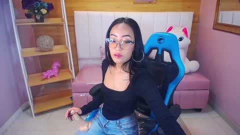 Snapshot of victoria_ricci_a chatting on 02/10/25, 04:47 Victoria online show from 02/10/25, 04:47