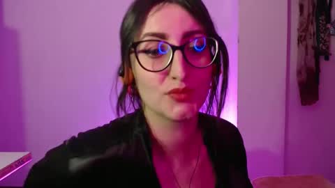 Victoria online show from 11/28/25, 08:55