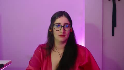 Victoria online show from 12/18/25, 08:37