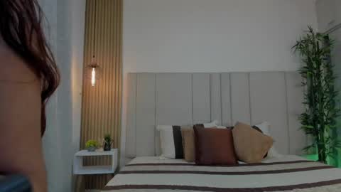 VICTORIA  online show from 04/16/26, 02:29