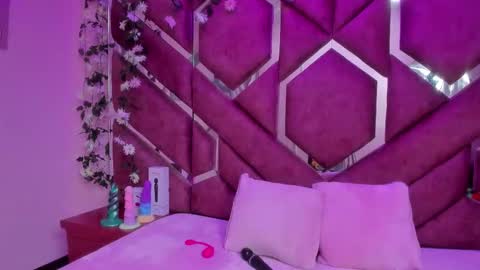 Victoria online show from 02/25/26, 08:29