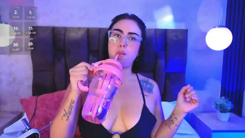 Victoria Andrade online show from 04/28/26, 12:21