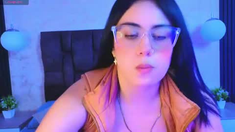 Snapshot of victoriaandrade chatting on 07/06/26, 11:51 Victoria Andrade online show from 07/06/26, 11:51