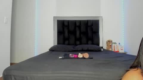 VICTORIA online show from 11/12/25, 12:05