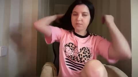 Snapshot of victoriadaily chatting on 12/18/25, 10:05 victoriadaily online show from 12/18/25, 10:05