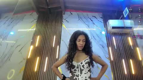 Victoria  online show from 11/27/25, 08:33