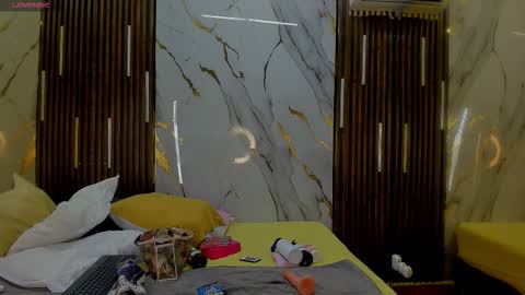 Victoria  online show from 12/01/25, 08:36