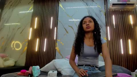 Victoria  online show from 12/14/25, 08:24