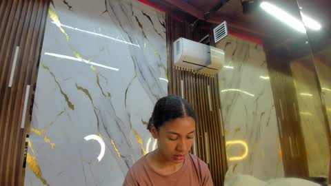 Victoria  online show from 04/10/26, 08:46