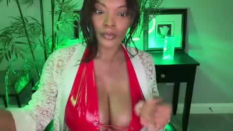 Snapshot of victoriagoldman chatting on 02/12/25, 08:18 Victoria online show from 02/12/25, 08:18