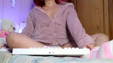 Snapshot of victoriajamesx chatting on 09/19/25, 12:34 Victoria online show from 09/19/25, 12:34