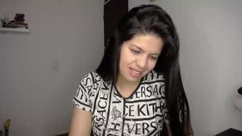 Snapshot of victorialg chatting on 11/13/25, 08:19 victorialg online show from 11/13/25, 08:19