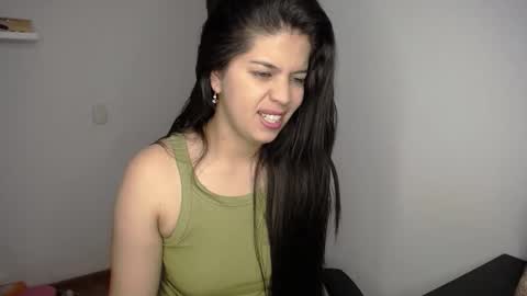 Snapshot of victorialg chatting on 12/15/25, 09:19 victorialg online show from 12/15/25, 09:19