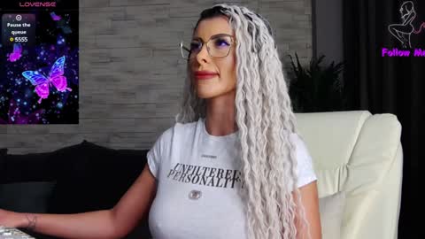 Snapshot of victoriamazze chatting on 12/14/24, 01:28 Victoria online show from 12/14/24, 01:28