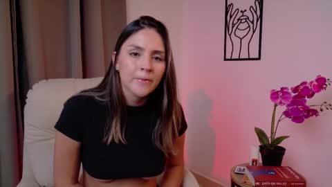 VictoriaNova online show from 12/19/25, 08:27