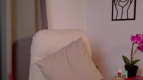 VictoriaNova online show from 02/17/26, 08:48