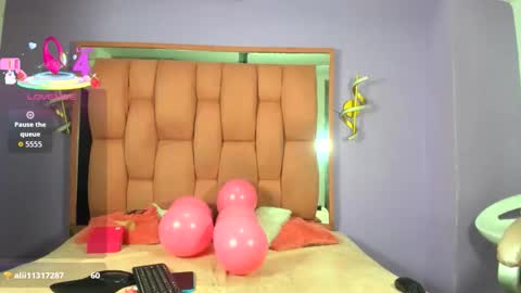 victoriaobey online show from 10/21/25, 04:13