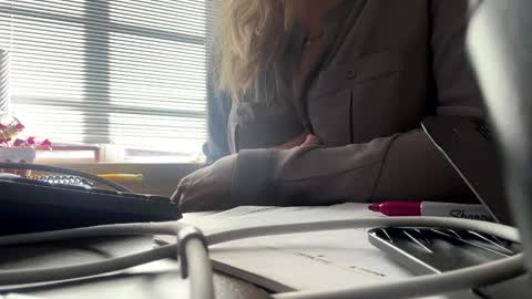 Victoria online show from 11/14/25, 04:06