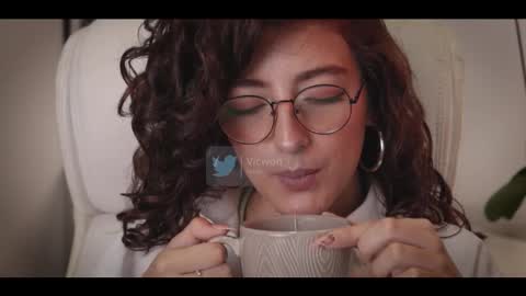 Victoria        online show from 02/11/26, 10:48