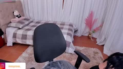 V  I C  T O R I A  online show from 12/04/24, 04:49