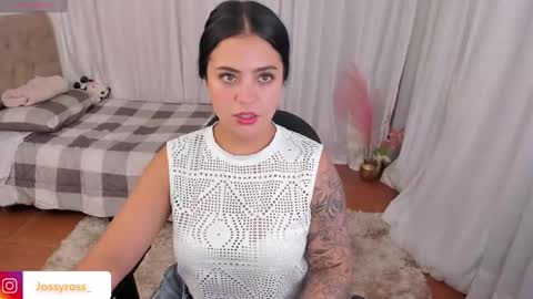 V  I C  T O R I A  online show from 12/06/24, 09:02